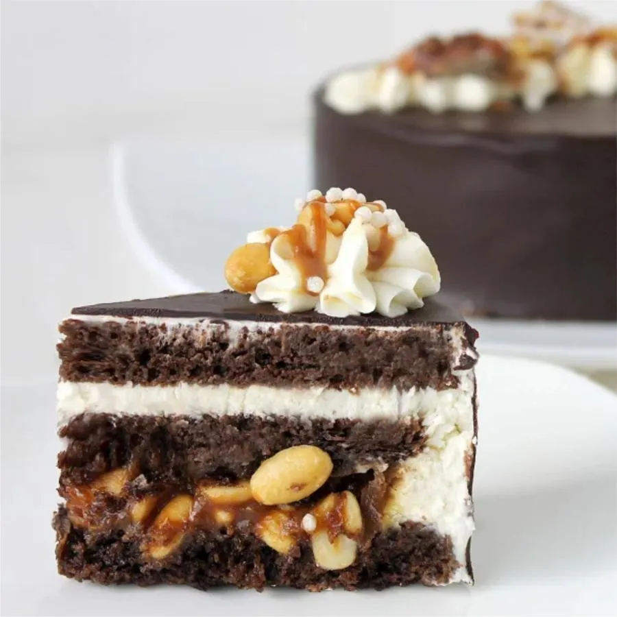 торт Сникерс